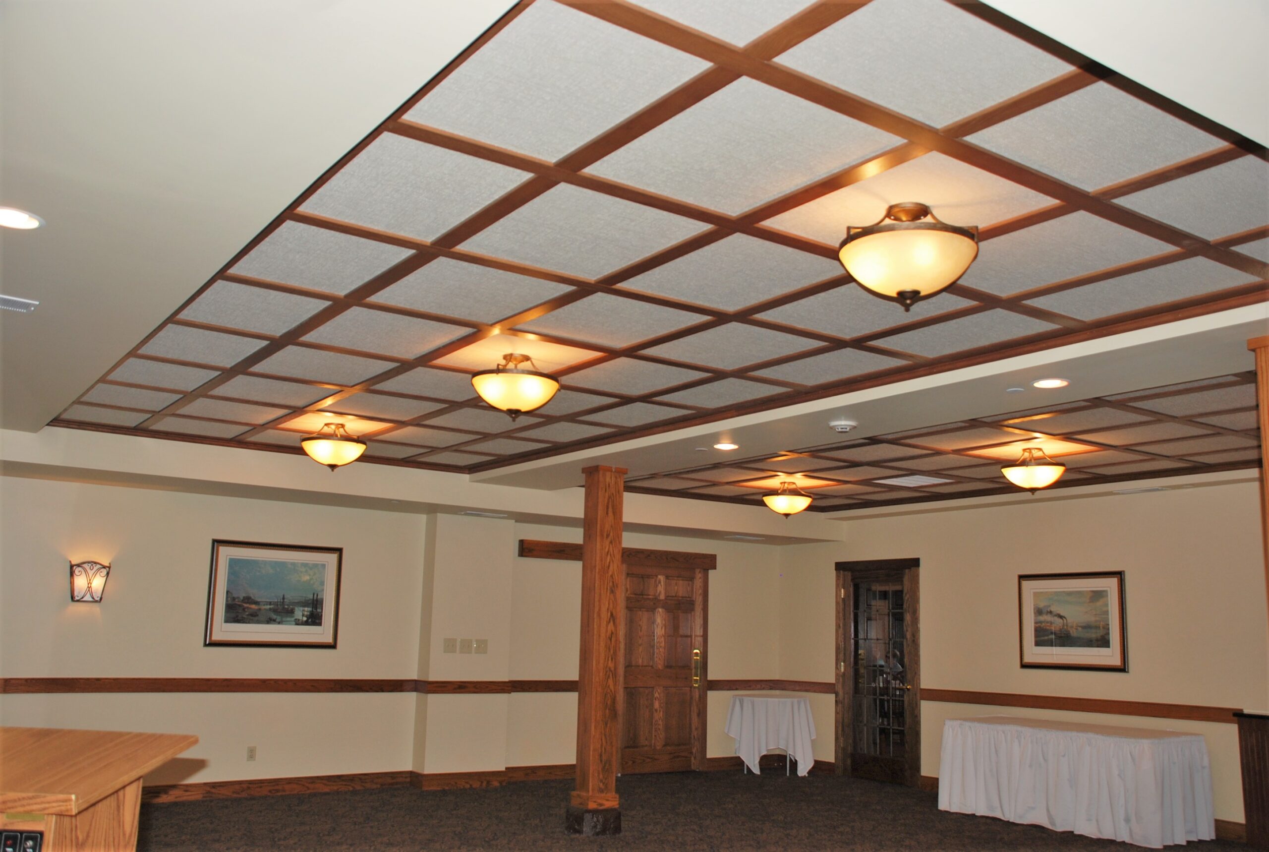Wood suspended ceiling for acoustical panels